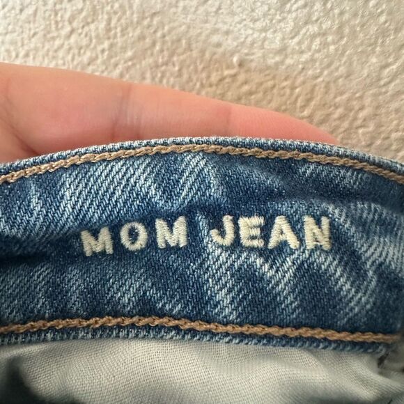 American Eagle Mom Jeans Medium Wash Denim Size 2 Long - Picture 5 of 6